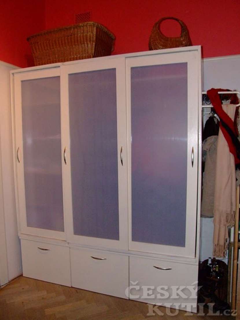 Renovace starší skříně