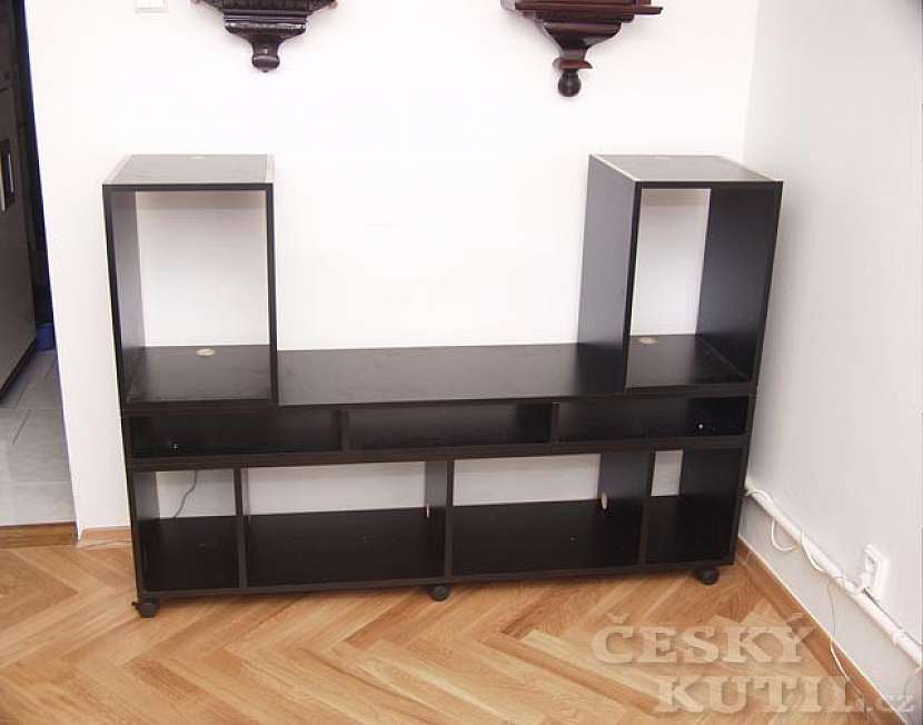 Stolek pro televizi