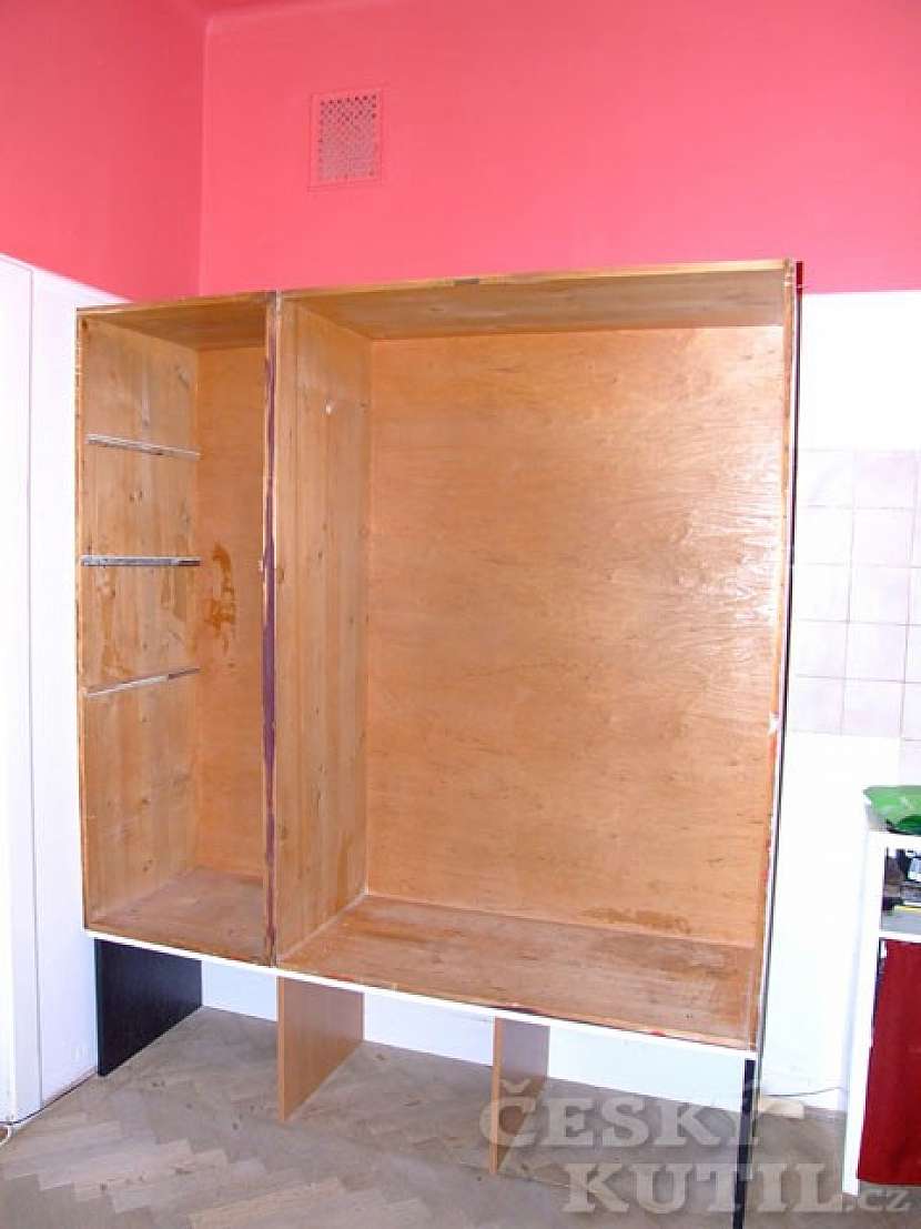 Renovace starší skříně