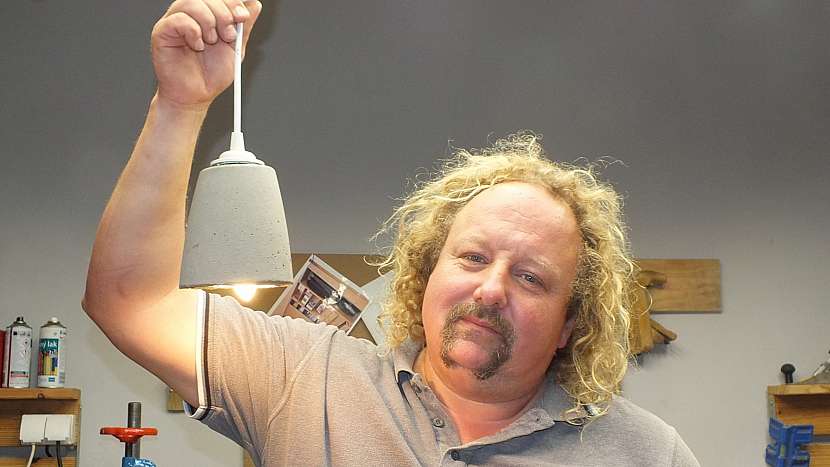 K betonovému stínítku můžeme připevnit ještě řetízek