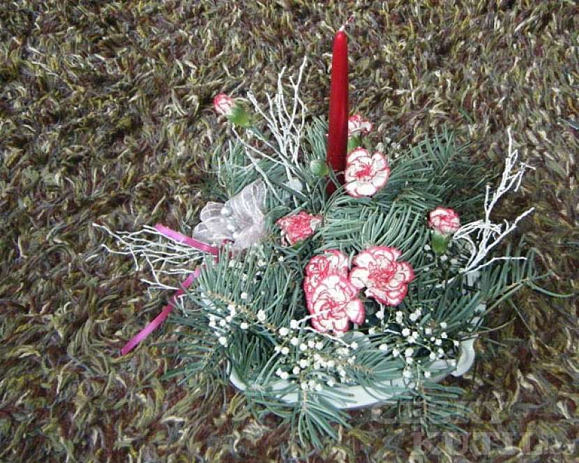 Výroba dekorativního svícnu z adventního věnce