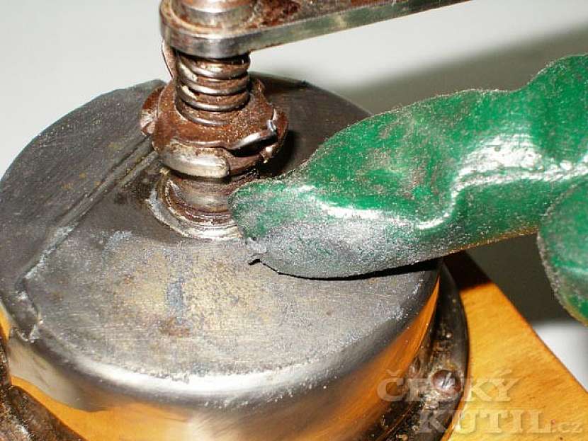 Renovace mlýnku, hmoždíře a závažíček