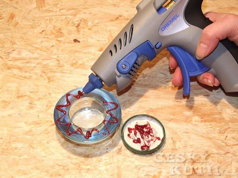 Tip na dárek na poslední chvíli - tavná pistole Dremel s barevnými lepidly