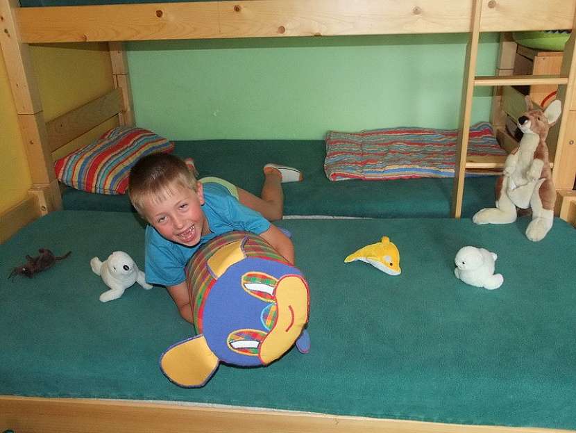 Ušijte si kamaráda – výroba dětského potahu na válcový polštář