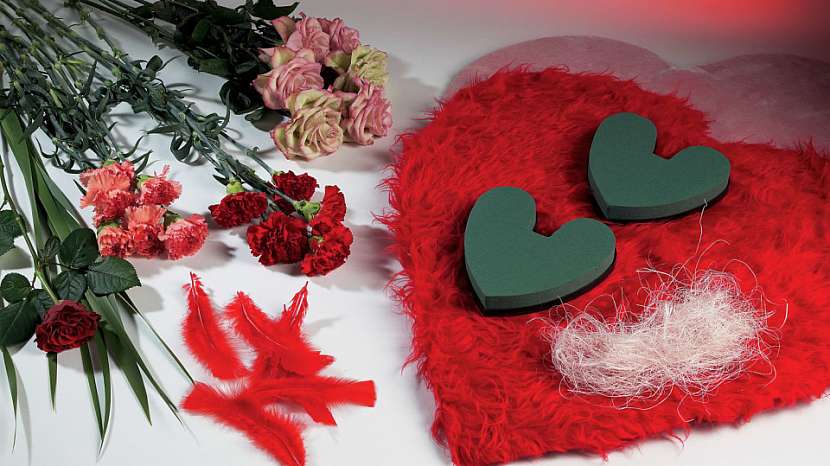 Materiál na výrobu valentýnského srdce z růží