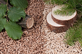 Dřevěné pelety zažívají v Česku boom i v krizi. V pololetí se vyrobilo o 26 % více pelet než loni