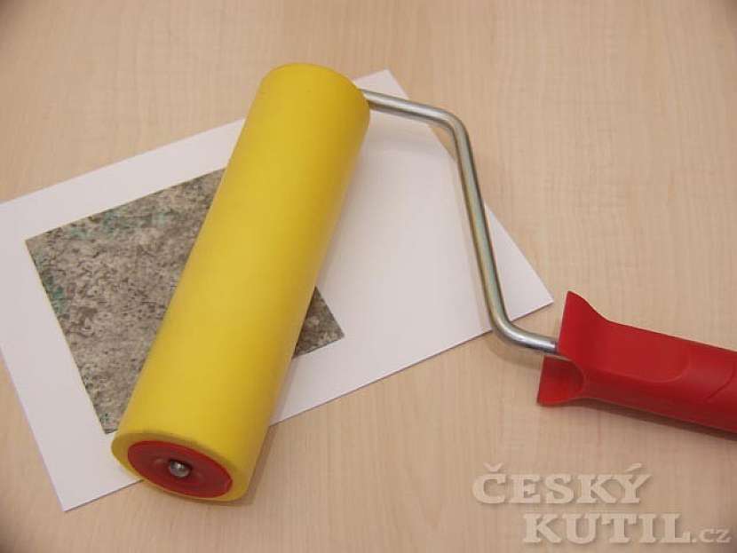 Vánoční ubrus výtvarnou technikou barevného soutisku z lina a linorytu