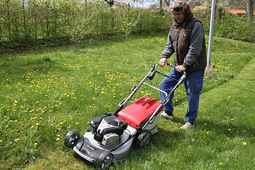Výběr sekačky s elektrostartérem