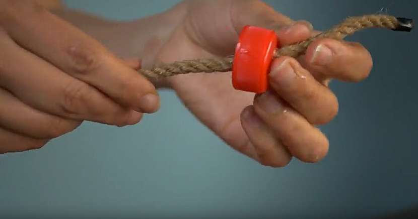 Samozavlažovací květináč: protáhněte knot