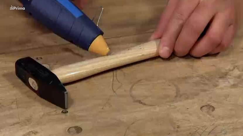 Magnety mohou usnadnit práci: s kladivem