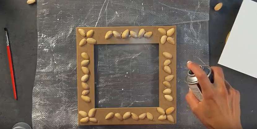 Rámeček s pistáciemi