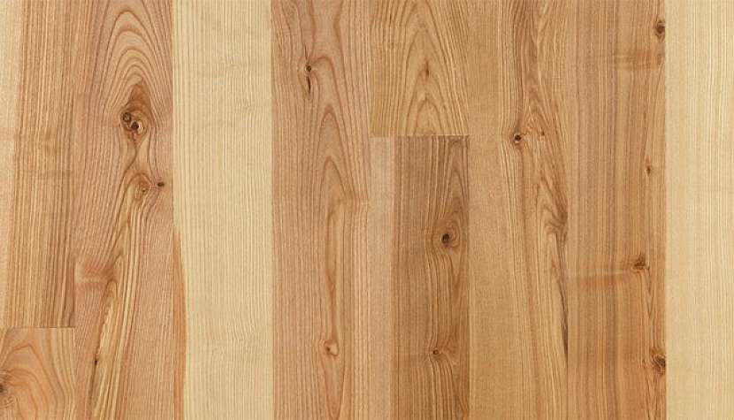 Rustikální podlahy jsou velmi oblíbené právě díky vyššímu podílu suků, na obrázku jasanová podlaha FeelWood rustikal