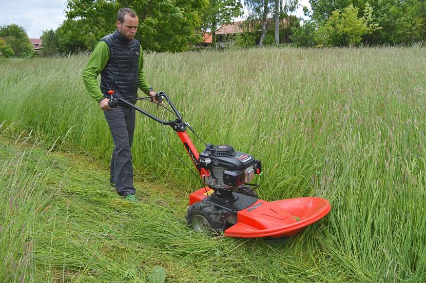 Oblíbená kombinace pohonné jednotky PJXP-200 s podvozkem sečení