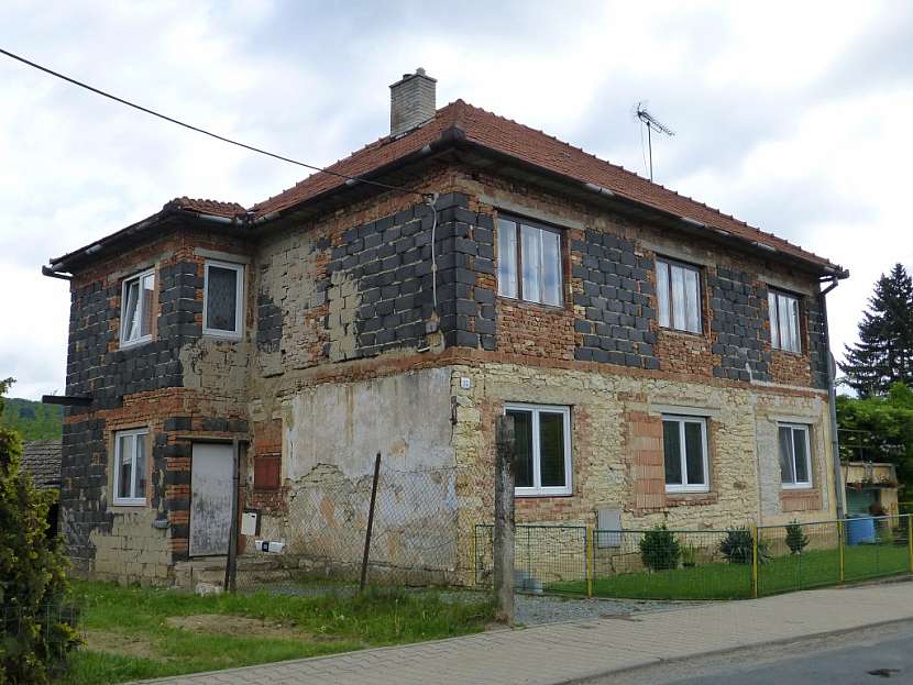 Šetřit materiálem ano, ale určitě ne tímto způsobem - tepelné mosty kam se podíváte