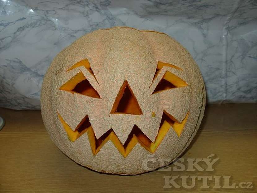 Jak vyřezat halloweenskou dýni