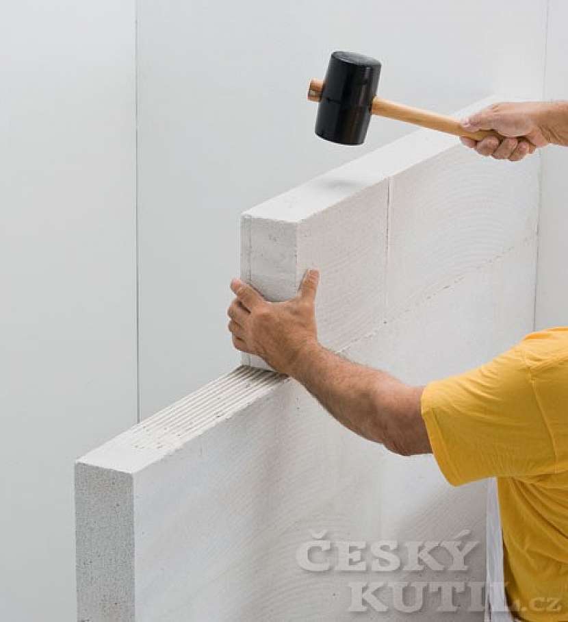 Zdění příčky