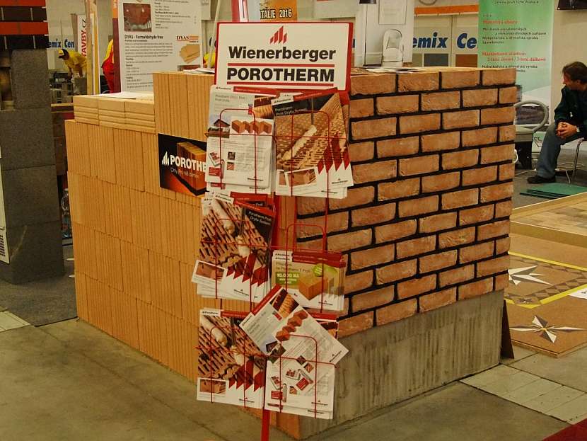 Broušené akustické cihly Porotherm AKU Profi – novinka společnosti Wienerberger - na veletrhu FOR ARCH