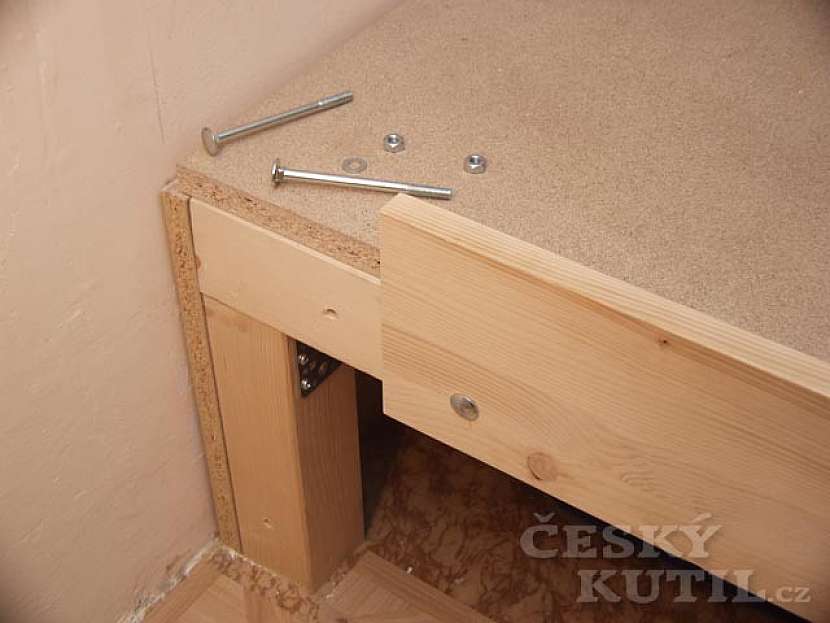 Jak vyrobit zvýšenou postel?