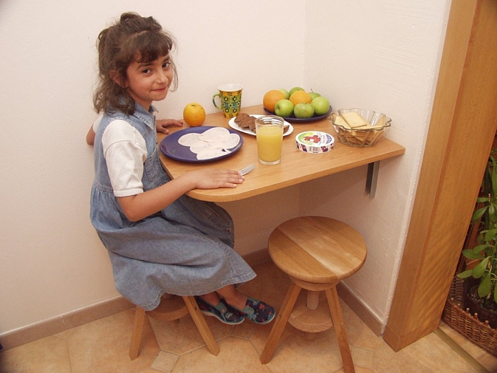 Jídelní stoly do malých prostor