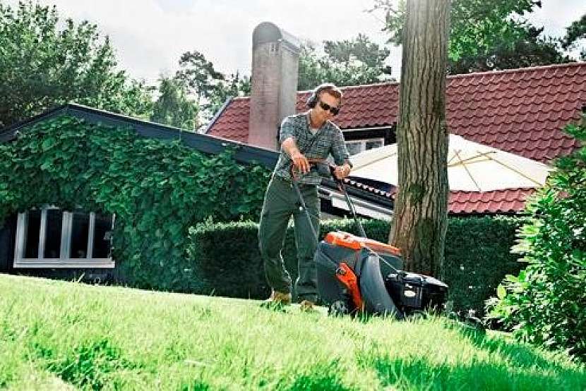 S novou sekačkou Husqvarna LC 348V posbíráte více trávy
