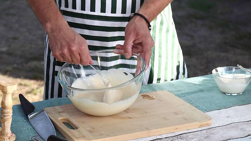 Rychlá pizza z pánvičky: připravíme si těsto