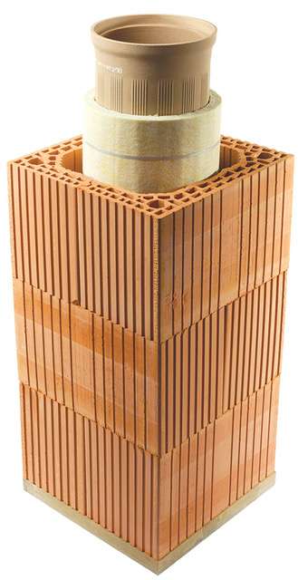 Moderní komínový systém HELUZ IZOSTAT obsahuje tenkostěnné keramické izostatické vložky, tepelnou izolaci a broušené cihelné komínové tvarovky