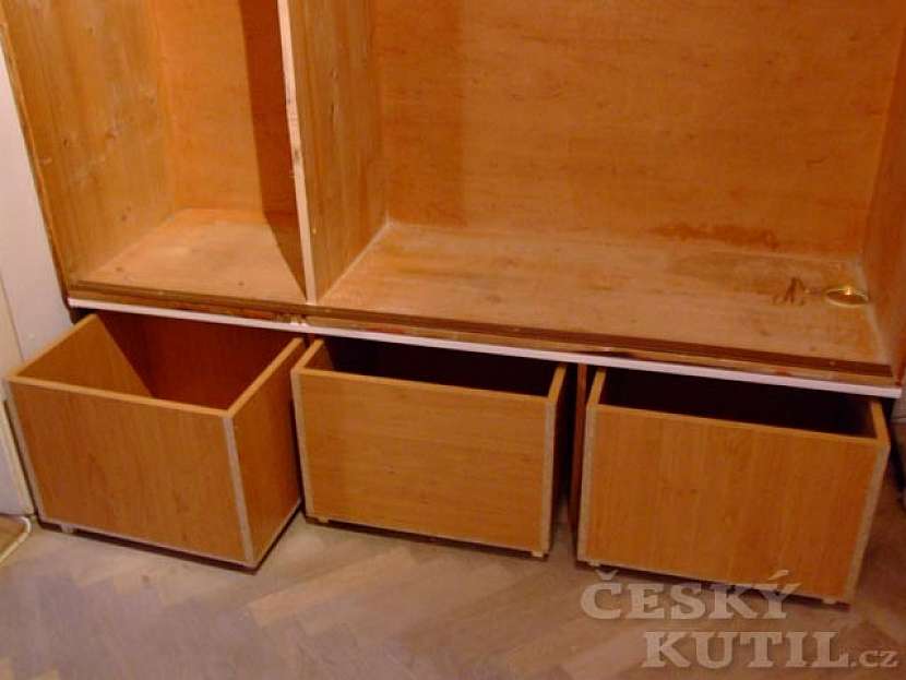 Renovace starší skříně