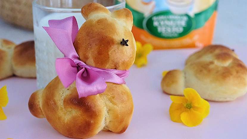 Velikonoční pečení z kynutého těsta: recept na kynuté zajíčky