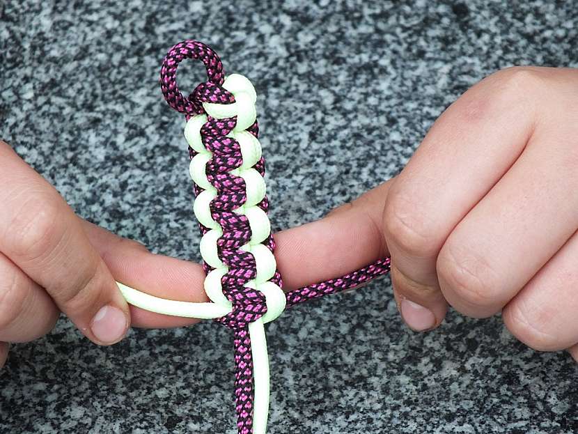 Jak si dělat módní paracord náramek 8