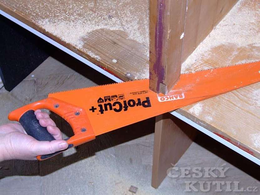 Renovace starší skříně