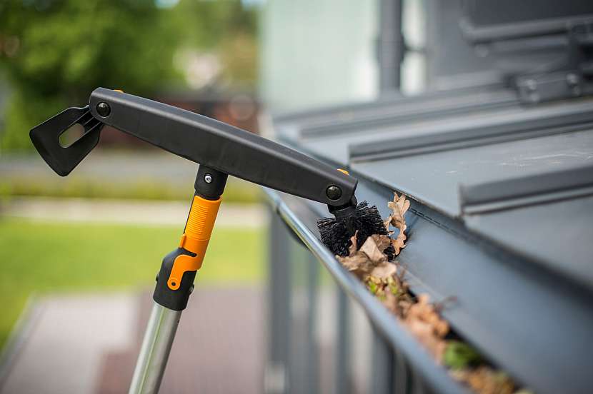 Fiskars_Action_Garden_QuikFit_Gutter cleaner
