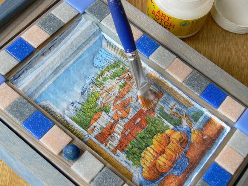 Zdobení skříňky – přímořský motiv