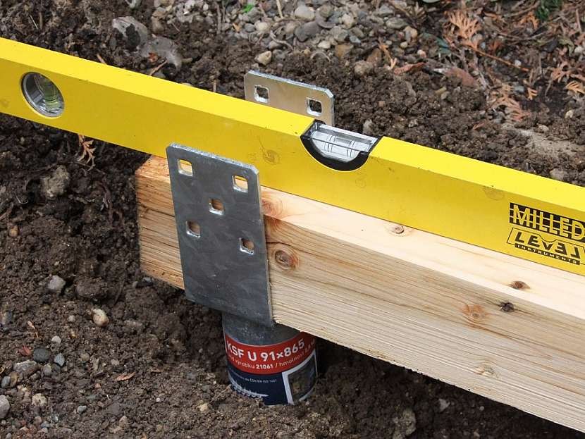 Sortiment zemních vrutů - stání na čtyřkolku nebo pergola za víkend