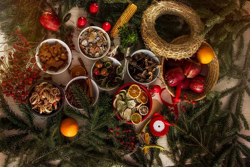 Pomůcky, které využijete při výrobě adventního věnce