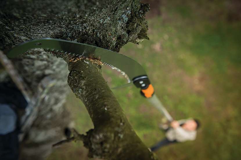 Fiskars_Action_QuikFit_Curved Saw_65 cm_1000691 (1)