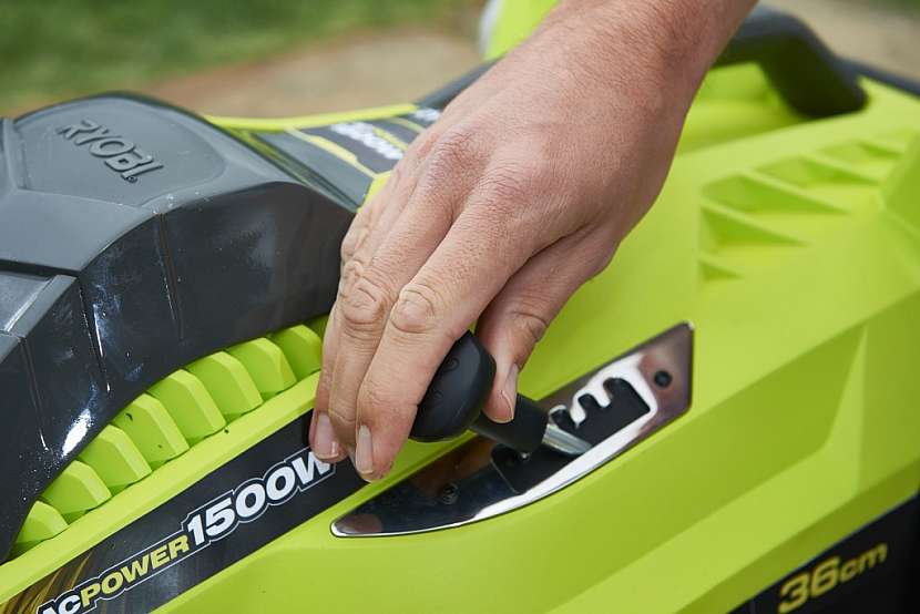NOVÁ hybridní sekačka na trávu RYOBI 36V Fusion