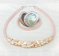 Dáma s perletí aneb něžný letní šperk