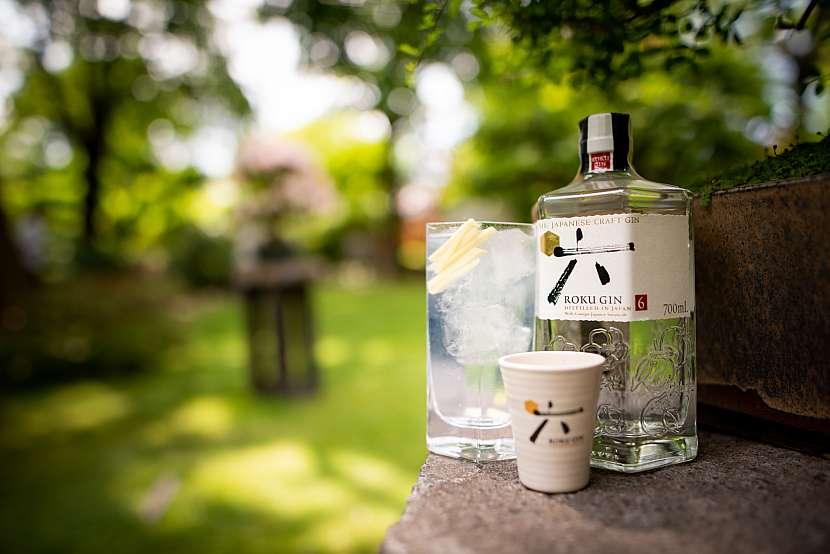 ROKU GIN & TONIC