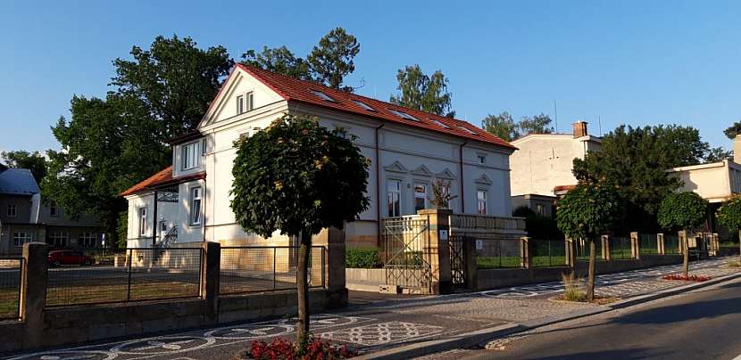 Do lázní Bělohrad za rašelinou i komfortnějším prostředím