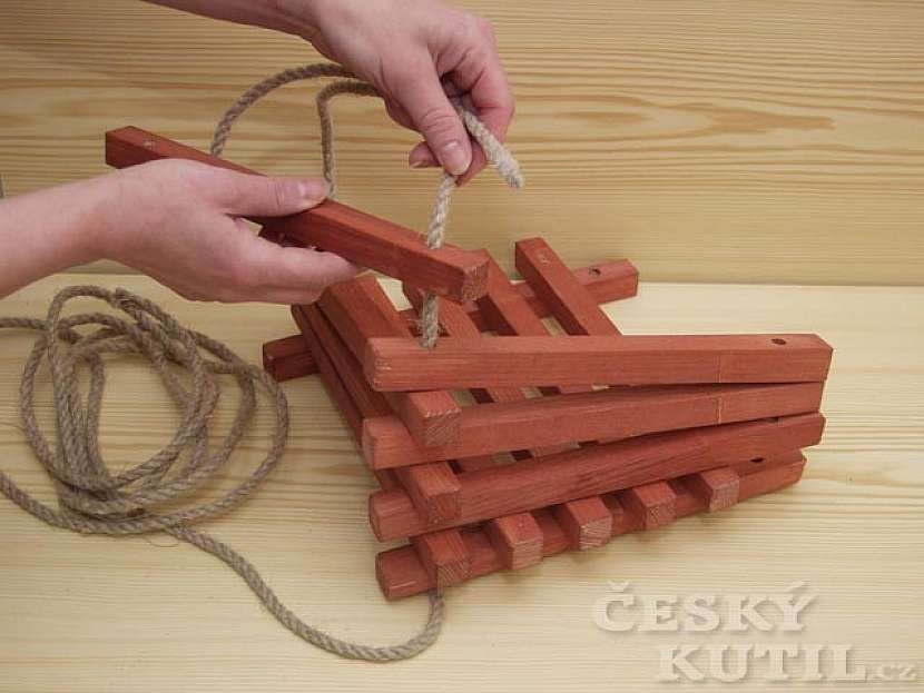 Závěsný truhlík na květiny