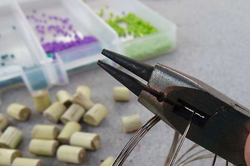 Náramek s korálky z proutků aneb vyrobte si materiál sami 3