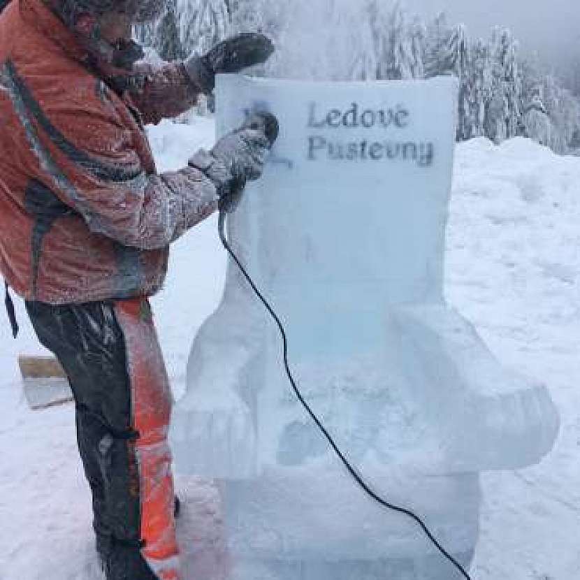 Ledové sochy na Pustevnách 2020