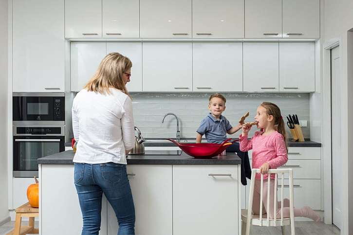 Zhotovit do kuchyně linku tak, aby splňovala všechny současné požadavky moderní hospodyňky, nebylo jednoduché.