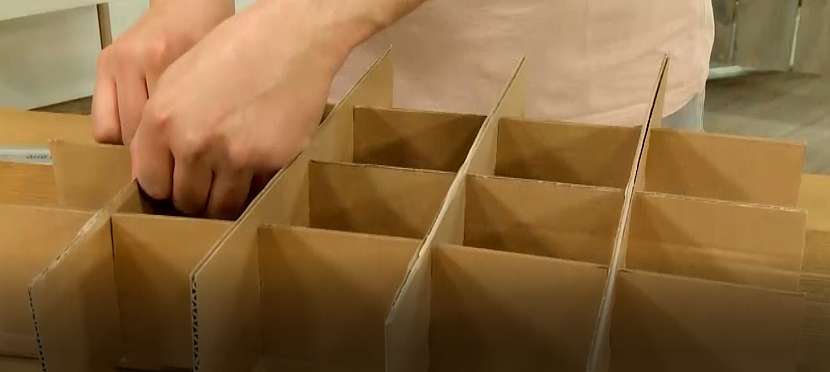 Mřížka do zásuvky na ukládání prádla: vyskládejte mřížku