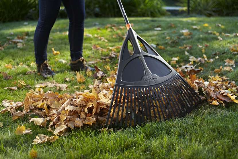 Hrábě Fiskars Solid XL (šířka čepele 65 cm)