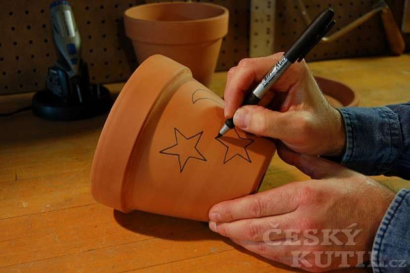 Výroba keramické venkovní svítilny