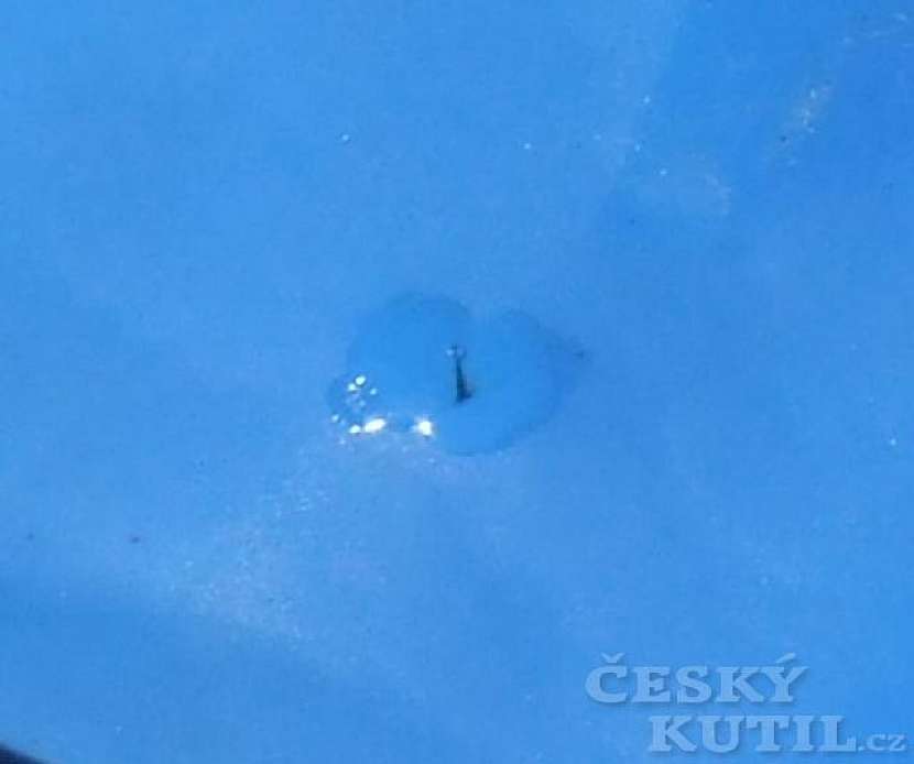 Lepidlo na měkčené plasty Ceys – lepení díry v bazénu