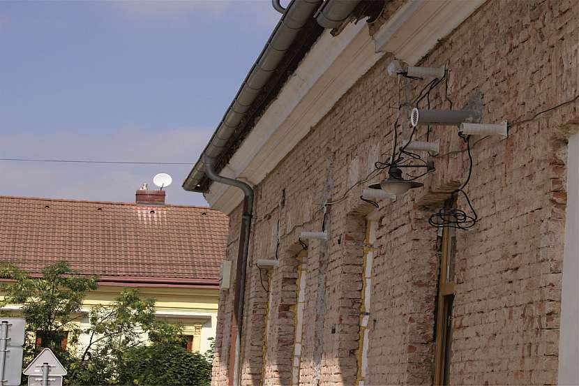 Elektroinstalační krabice umožní správnou montáž zásuvek (Zdroj: HPI)