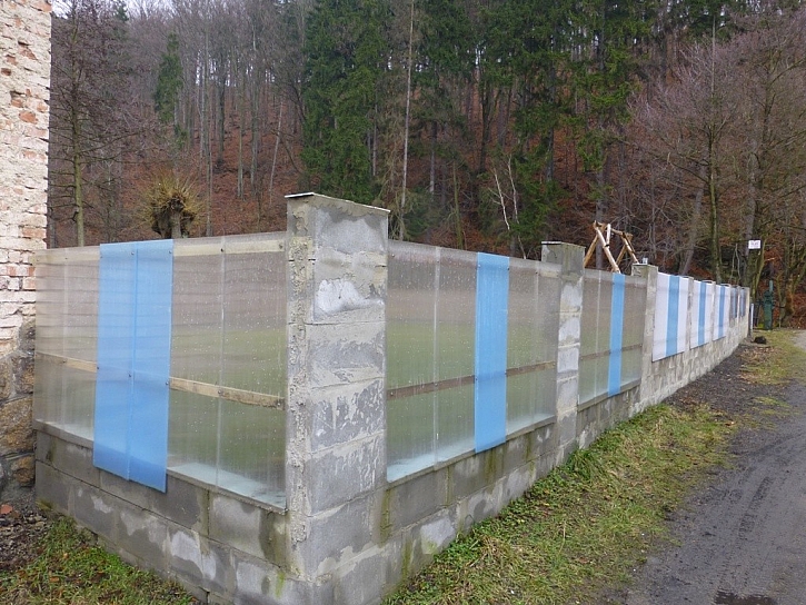 Antikutil - plot ze zbytků zastřešení