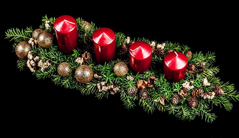 Adventní výzdoba stolu